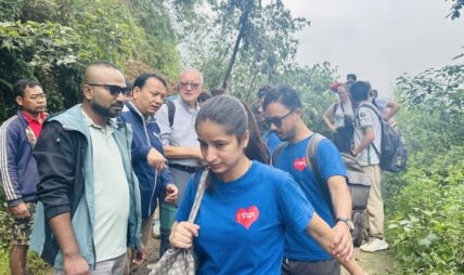 बाढी पीडितको उद्धारमा आफै खटिए बागमती प्रदेशका स्वास्थ्यमन्त्री किरण थापा